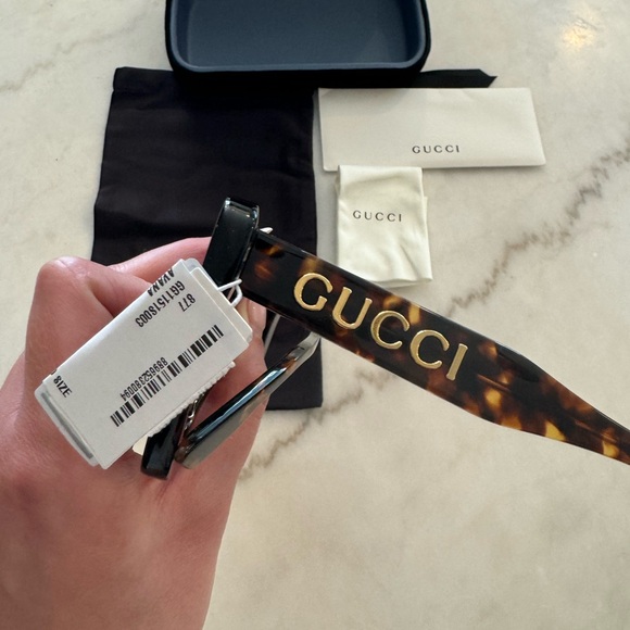 NEW GUCCI OVERSIZED SUNGLASSES main image 8